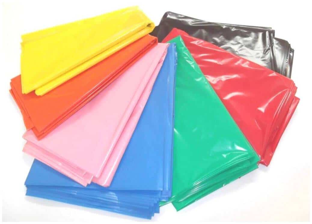 những chiếc túi nhựa có thể được sản xuất với rất nhiều màu sắc